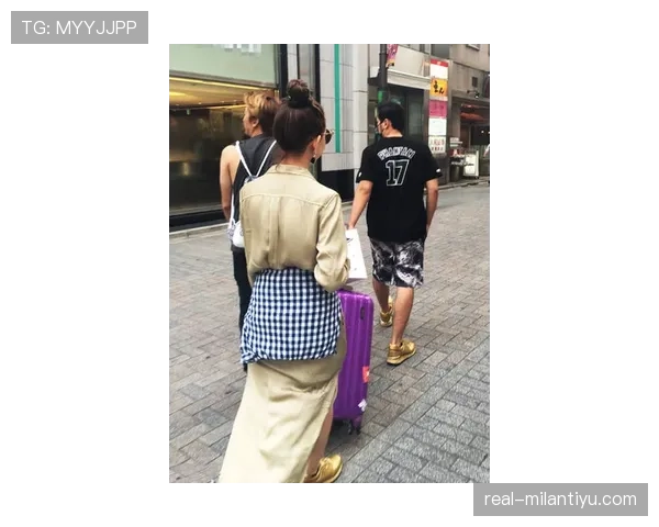 陈艺文比赛头顶一丝不苟,私下却爱穿拖鞋逛街,这反差能顶几个女明星? 陈艺文比赛头顶一丝不苟,私下却爱穿拖鞋逛街,这反差能顶几个女明星?